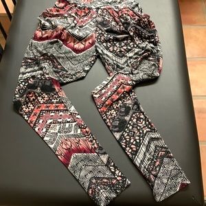 Hot Kiss Leggings Size Medium